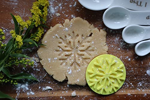 The Cookie Cutter Hub Snowflake Embosser/Stamp for Cupcakes Fondant Icing Clay Cake Baking Decoration