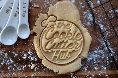 The Cookie Cutter Hub 10cm Cute Stegosaurus Cookie Cutter and Matching Embosser for Cookies Biscuits Clay Baking Decoration